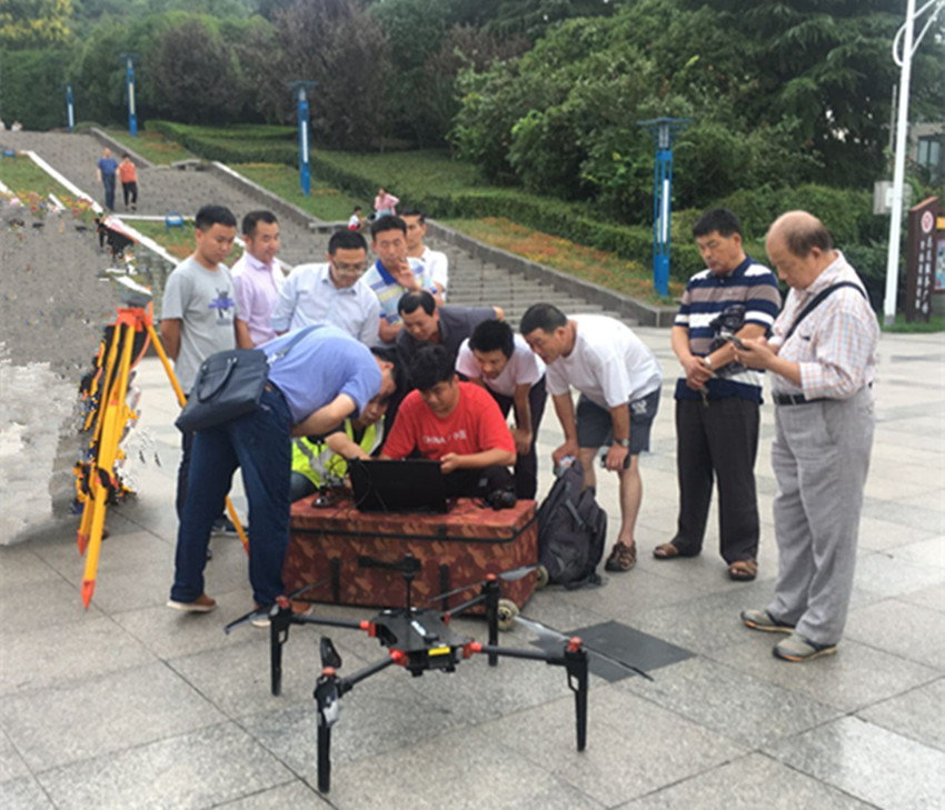 现场调研1_副本.jpg 现场调研1_副本.jpg