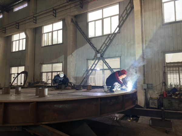 图为华东冶金设备有限公司厂房现场.jpg 图为华东冶金设备有限公司厂房现场.jpg